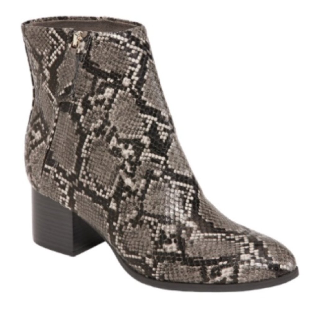 {NWOT} Old Navy Faux Snakeskin Booties